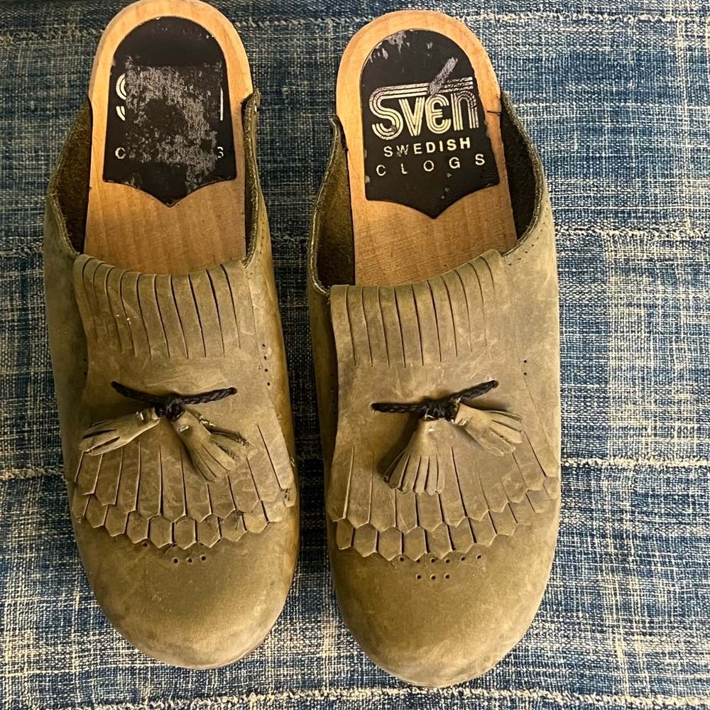 🌿 Sven Swedish Clogs – Olive Suede Fringe – EU 37 (US 6–6.5)
